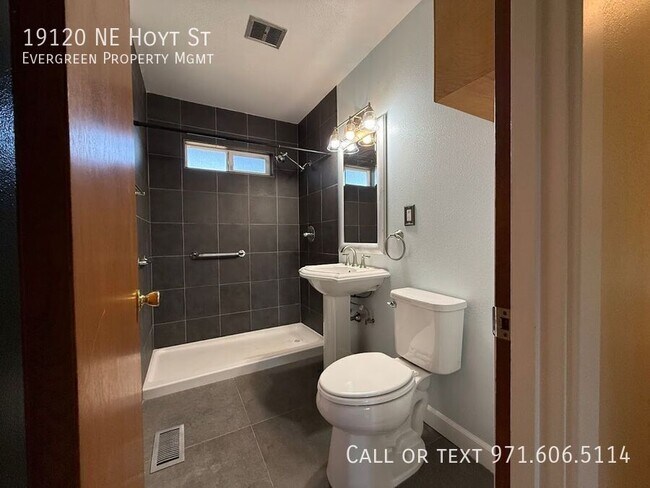 Building Photo - 19120 NE Hoyt St