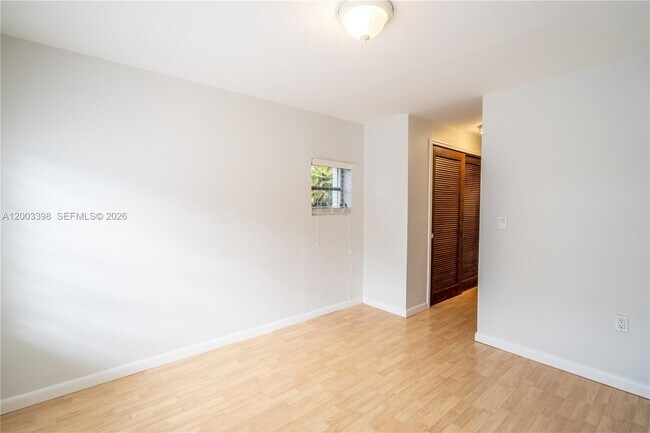 Building Photo - 475 S Shore Dr