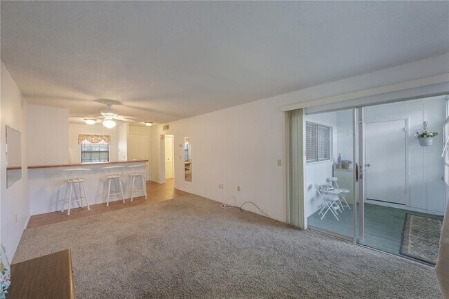 Building Photo - 13721 Mission Oaks Blvd