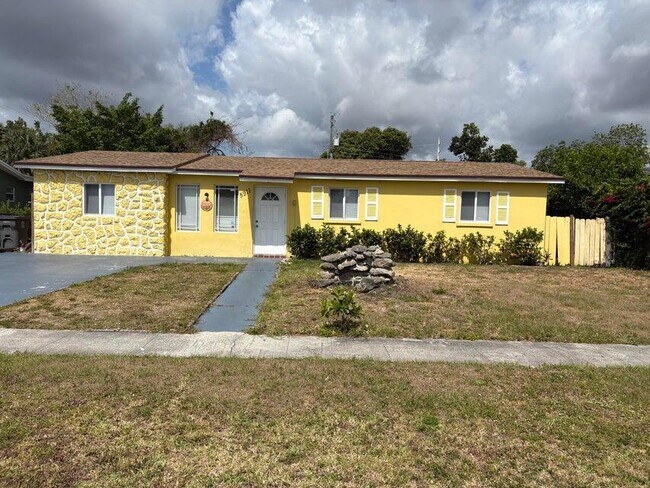 Primary Photo - 5911 Barbados Way E