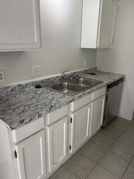 Building Photo - 540 Sierra Blanca Dr