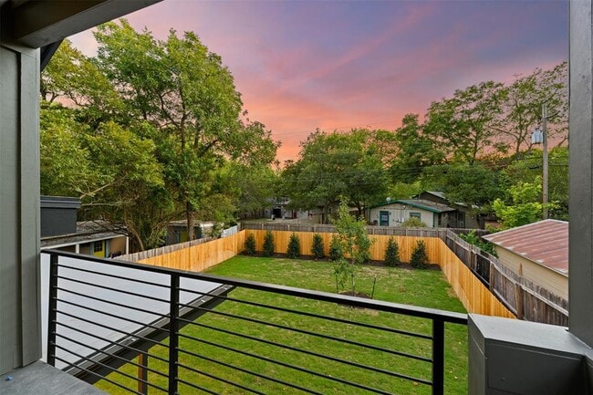 Building Photo - 407 El Paso St