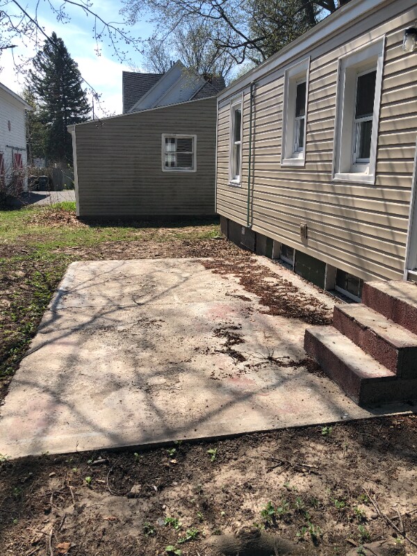 Building Photo - 206 Balsam St