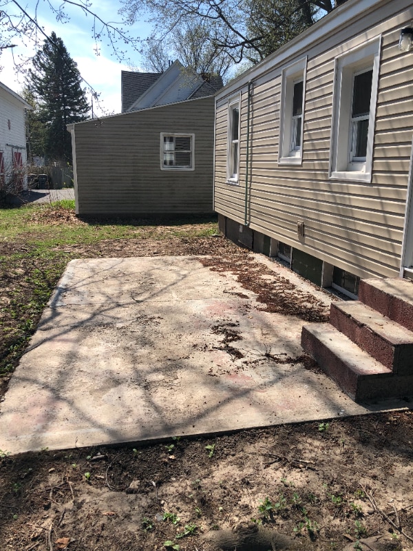 Building Photo - 206 Balsam St