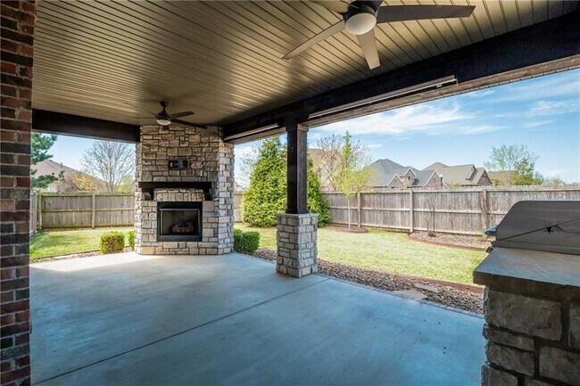 Building Photo - 5404 SW Lavender St