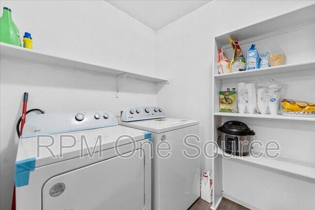 Building Photo - 5401 Pandale Valley Dr