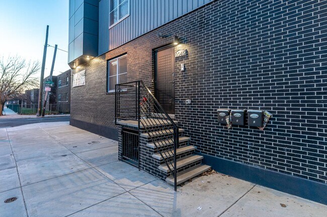 Building Photo - 2045 N College Ave