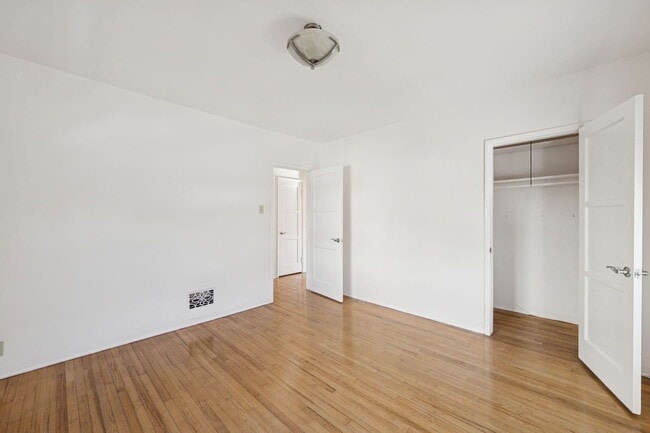 Building Photo - 1556 S Beverly Glen Blvd