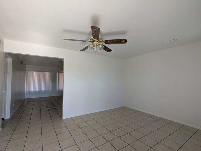 Building Photo - 563 N Santa Anna