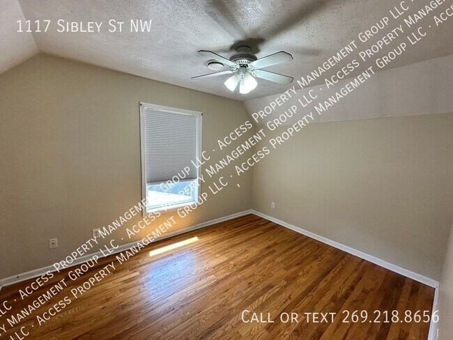 Building Photo - 1117 Sibley St NW
