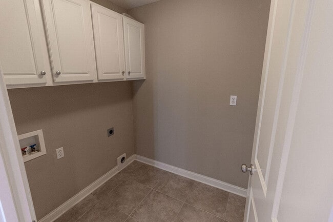 Building Photo - 2303 Roslyn Ct