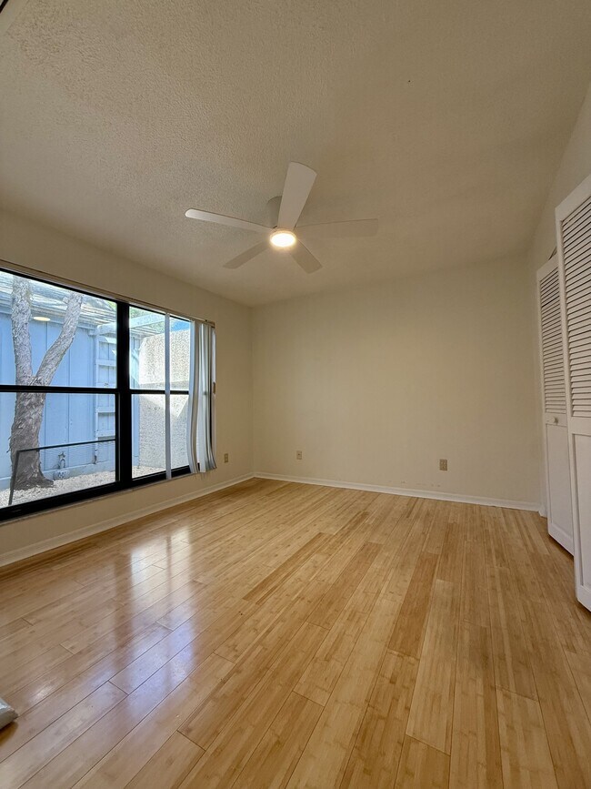 Building Photo - 2437 Burgundy Ct