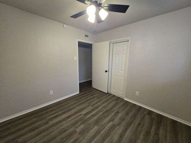 Building Photo - Hilltop 3 Bedroom, 2 Bath, 2 Car Garage Pr...