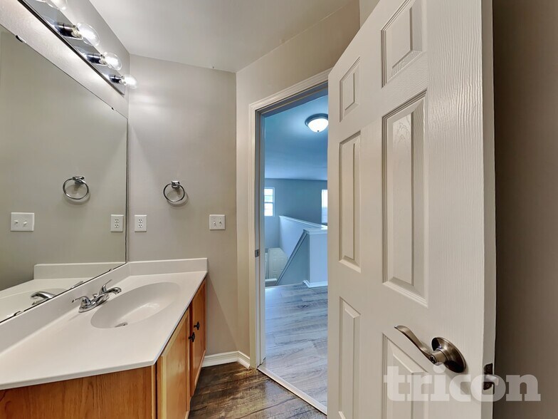 Building Photo - 8144 Rosberg Ln