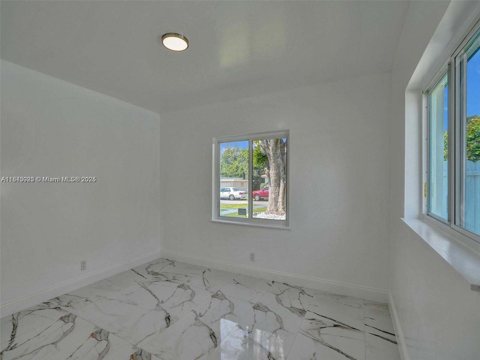 Building Photo - 11011 NE 9th Ct