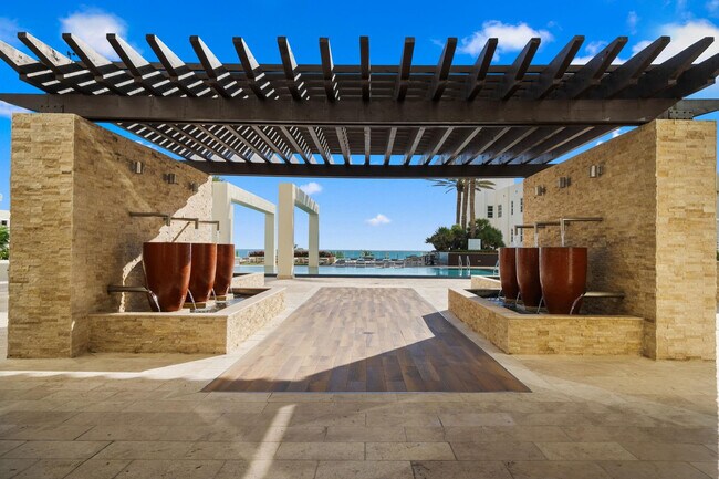 Building Photo - 101 S Fort Lauderdale Beach Blvd