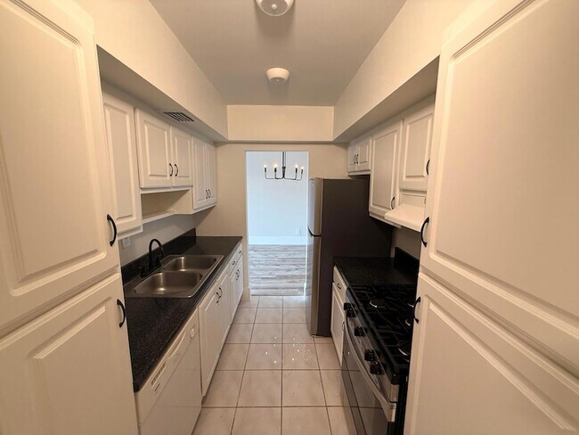 Building Photo - 1601 S Flagler Dr
