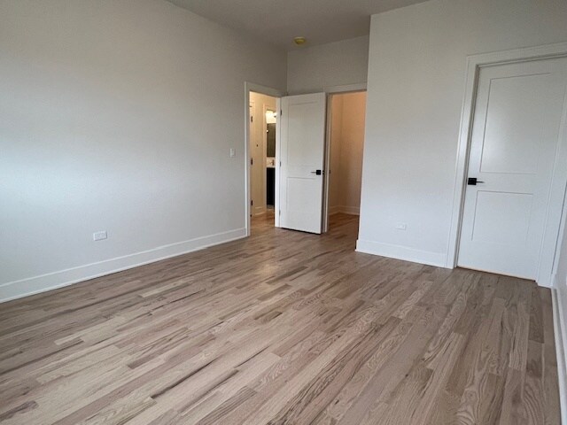 Building Photo - 3025 W Ainslie St