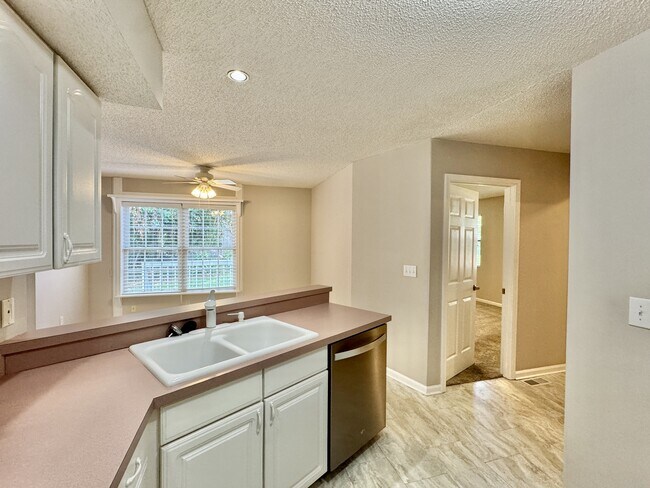 Building Photo - 218 Oligi Cir
