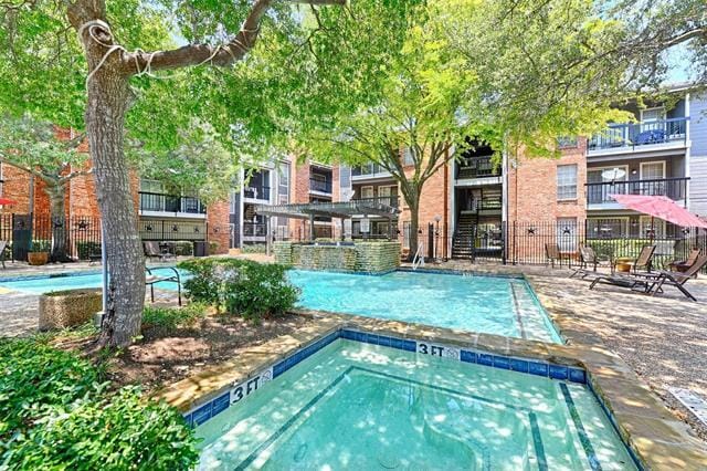 Building Photo - 18333 Roehampton Dr