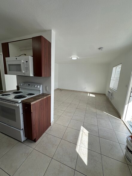 Building Photo - 16120 NE 19th Pl