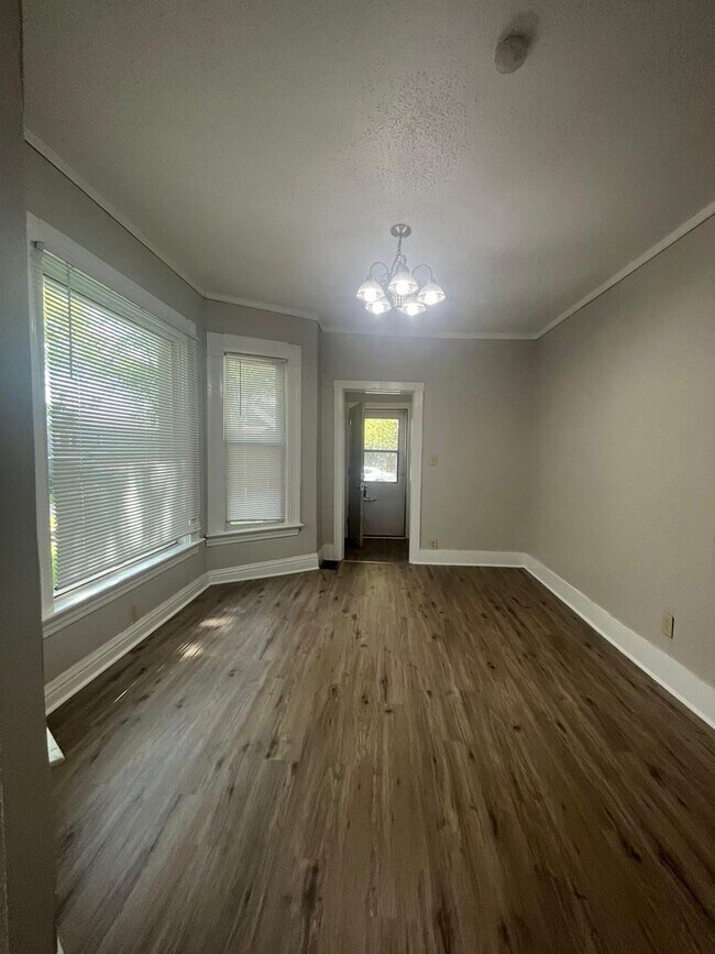 Building Photo - 4611 Pine Ave