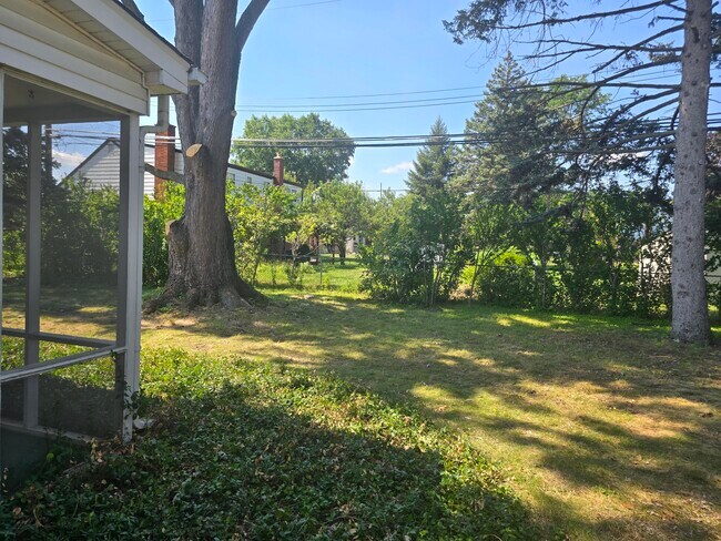 Building Photo - 15353 Huff