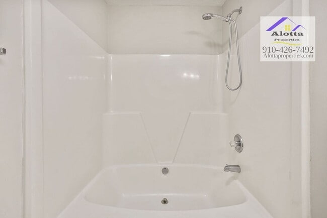 Building Photo - 6804 Willowbrook Dr