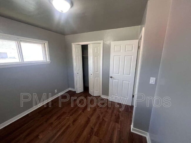 Building Photo - 5650 N 61st St