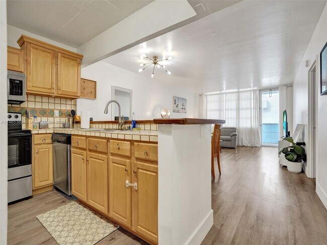 Building Photo - 3725 S Ocean Dr