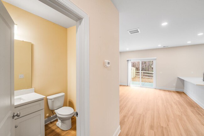 Building Photo - 645 Brookwood St