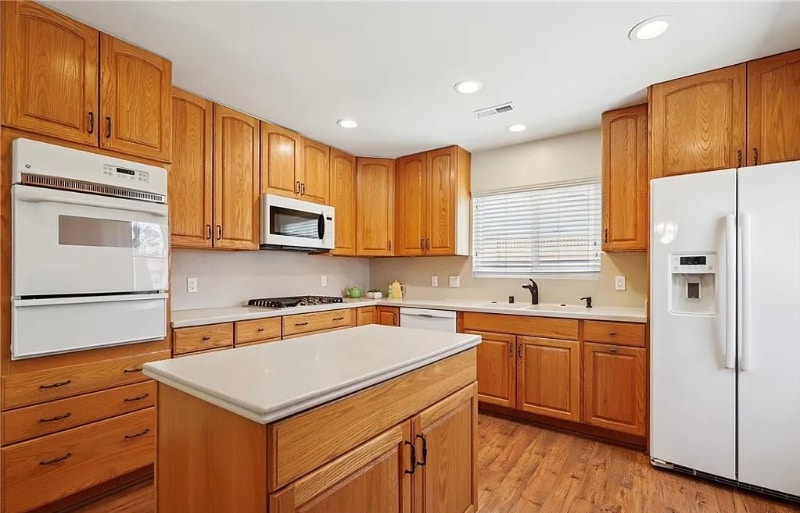 Building Photo - 2205 E Quincy Ave