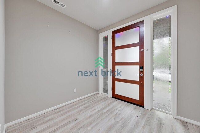 Building Photo - 3 BED & 2.5 BATH SINGLE FAMILY HOUSE FOR RENT