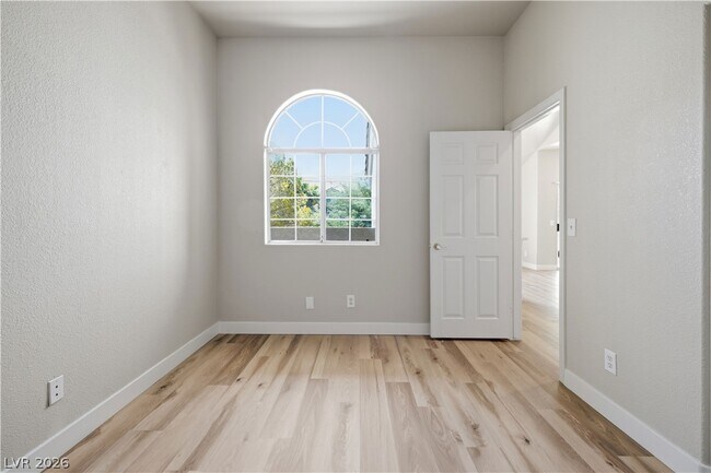 Building Photo - 315 Seine Way