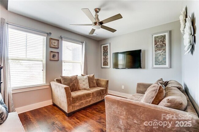 Building Photo - 2711 Tranquil Oak Pl