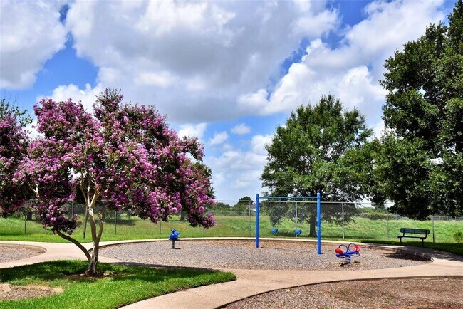 Building Photo - 2910 Walnut Springs Dr