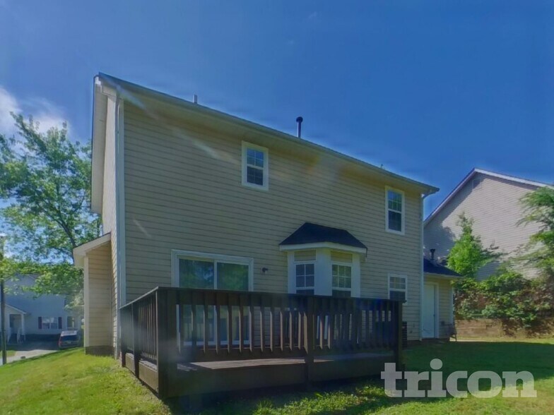 Building Photo - 235 Chattaroy Dr