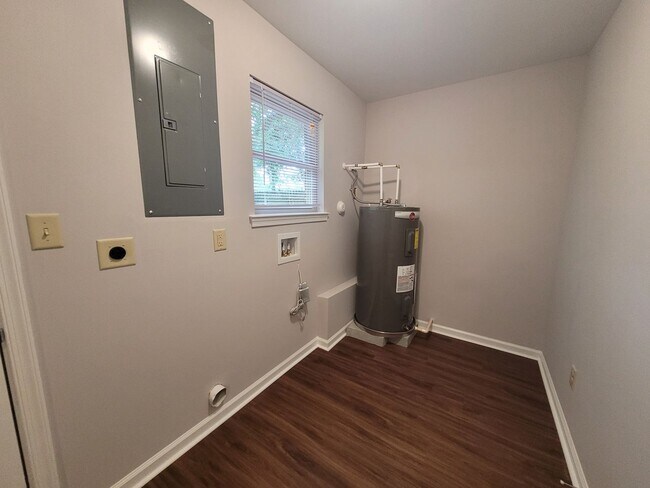 Building Photo - DUNBARTON