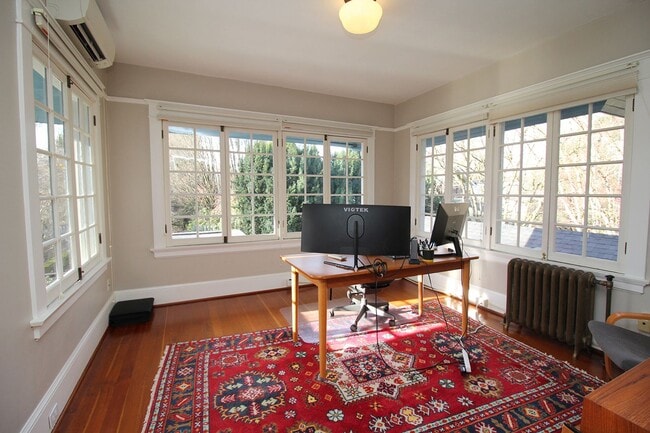 Building Photo - 2343 NE 21st Ave