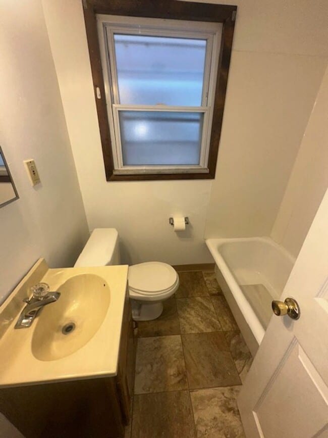 Building Photo - Cute Two Bedroom in Oakland!