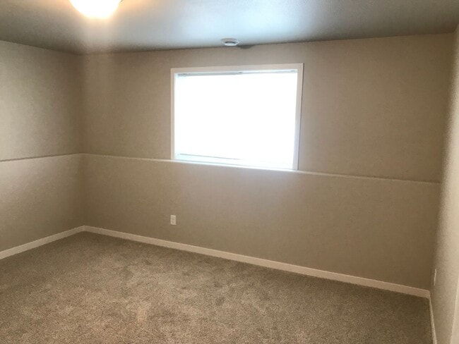 Building Photo - 3 Bed 3 Bath Twin Home
