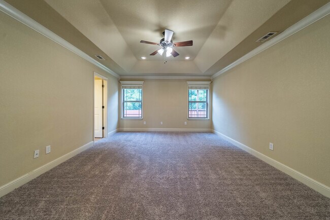 Building Photo - 3205 SW Briar Creek Ave
