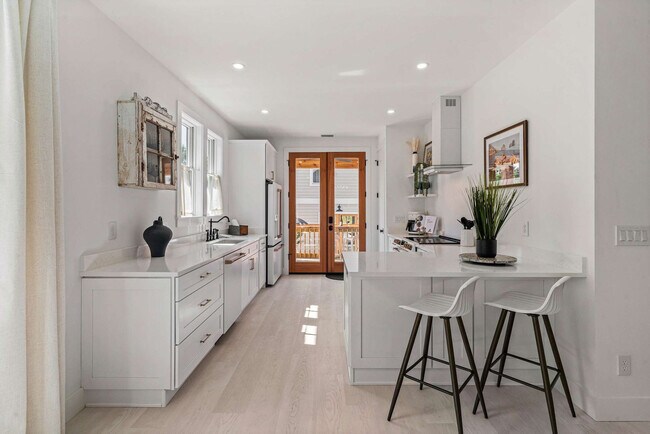 Building Photo - 28 W Castillo Dr