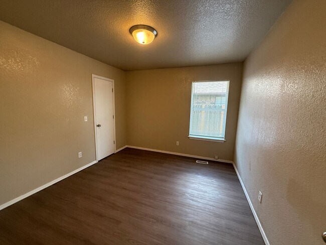Building Photo - 3 Bedroom in Jenks School district!!