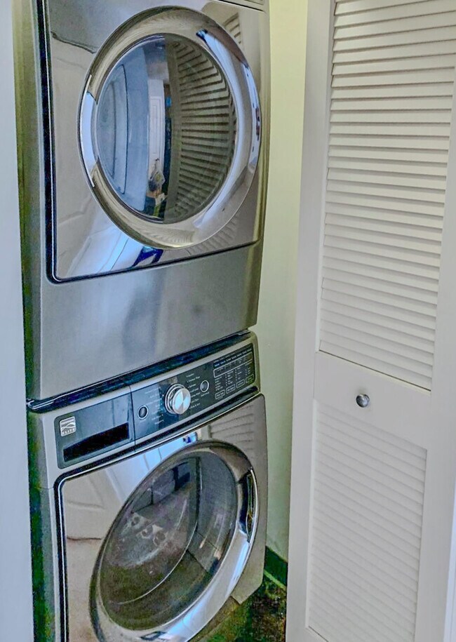 Building Photo - 111 N Ashley St