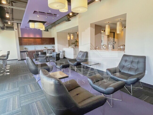 Building Photo - 535 W Thomas Rd