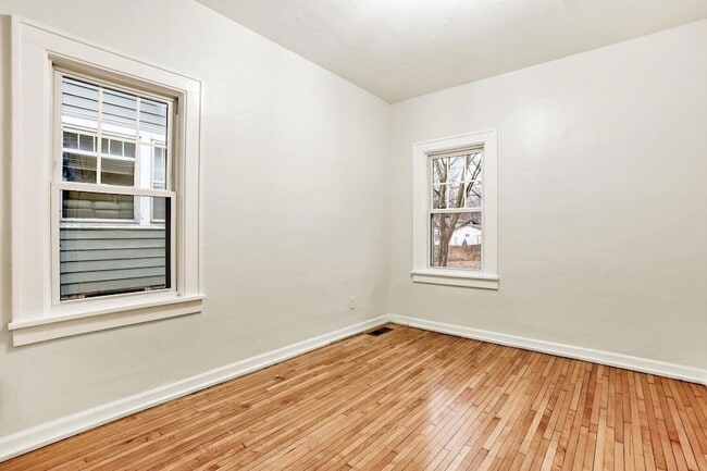 Building Photo - 3407 N Oliver Ave