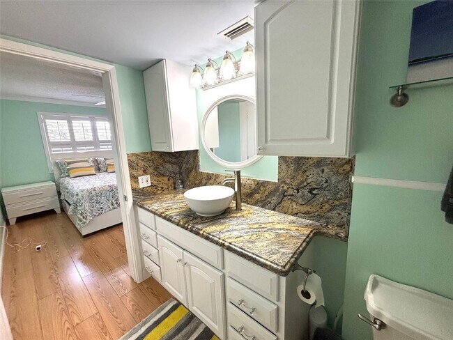 Building Photo - 2236 N Cypress Bend Dr