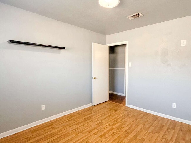 Building Photo - 3-Bedroom Home with 2 Full Baths in Crowley!