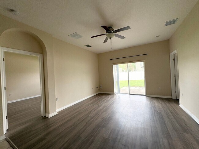 Building Photo - 10190 Granite Bay Dr